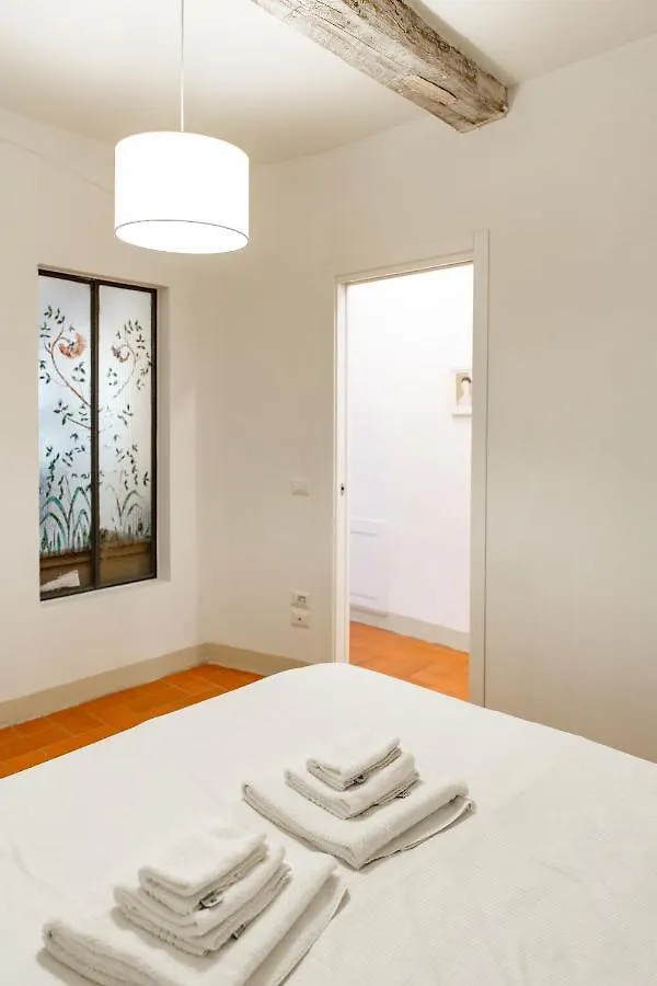 Graceful Apartment In The Heart Of Florence