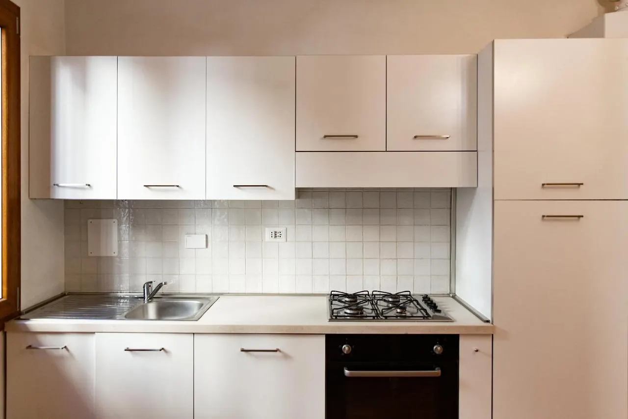 Graceful Apartment In The Heart Of Florence contacts