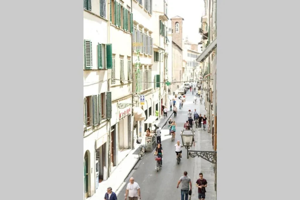 Graceful Apartment In The Heart Of Florence Italy